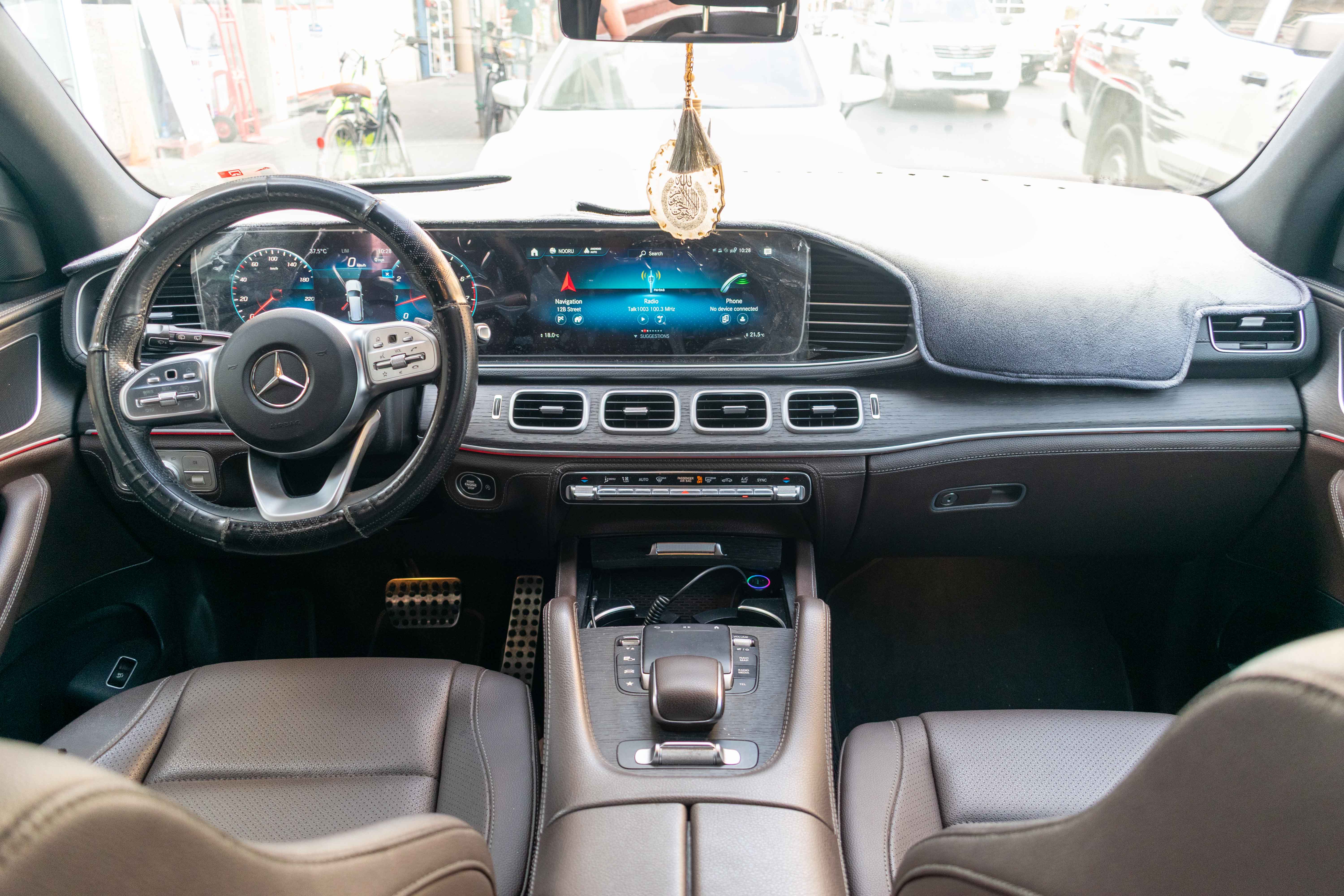 White Mercedes Benz GLS 450 4MATIC 2021